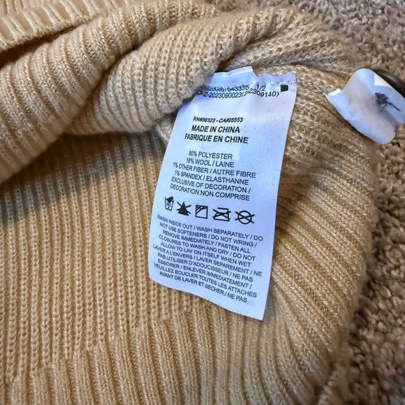 Nike Men’s Ribbed Button-Front Henley Sweater - Picture 4 of 5